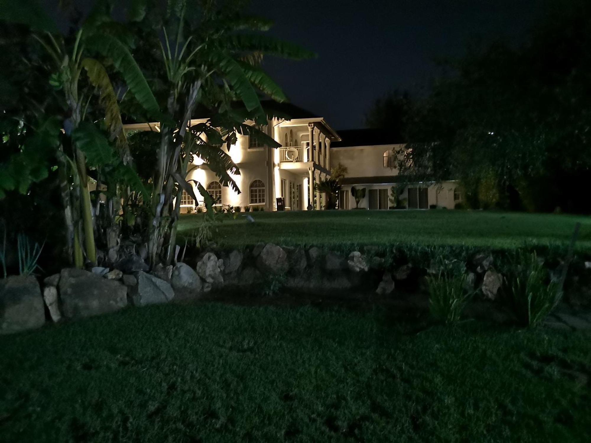 Lotus Guest House Йоханесбург Екстериор снимка